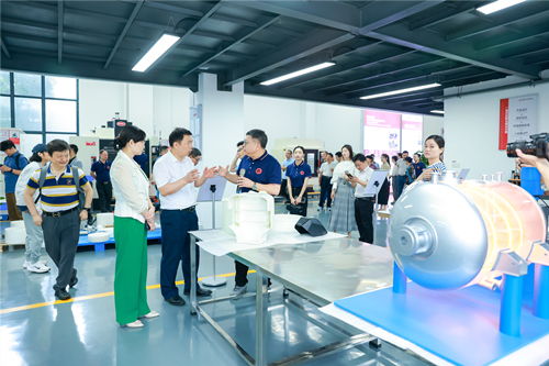 創意變產品摁下“快捷鍵”——麓山實驗室CMF與快速成型服務中心揭牌，代駕服務迎來新突破